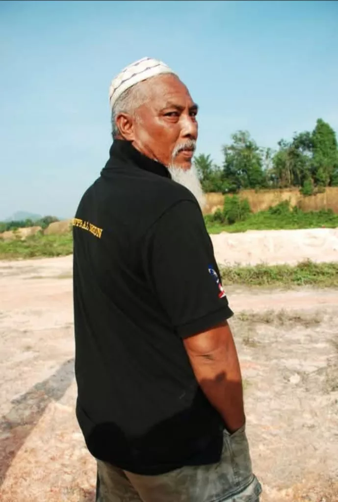 Masih Tersergam Selepas 22 Tahun, Lelaki Imbau Kenangan Cat Jalur Gemilang Di Litar Sepang Bersama Arwah Bapa
