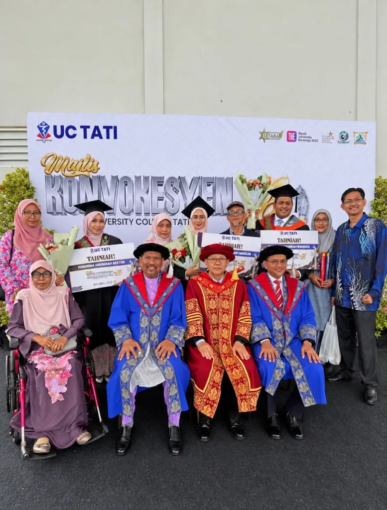 Usia Baru 21 Tahun, Nur Fathiah Raih Anugerah Rektor Meski Galas Tanggungjawab Terhadap Ibu 3 Usia Baru 21 Tahun, Nur Fathiah Raih Anugerah Rektor Meski Galas Tanggungjawab Terhadap Ibu