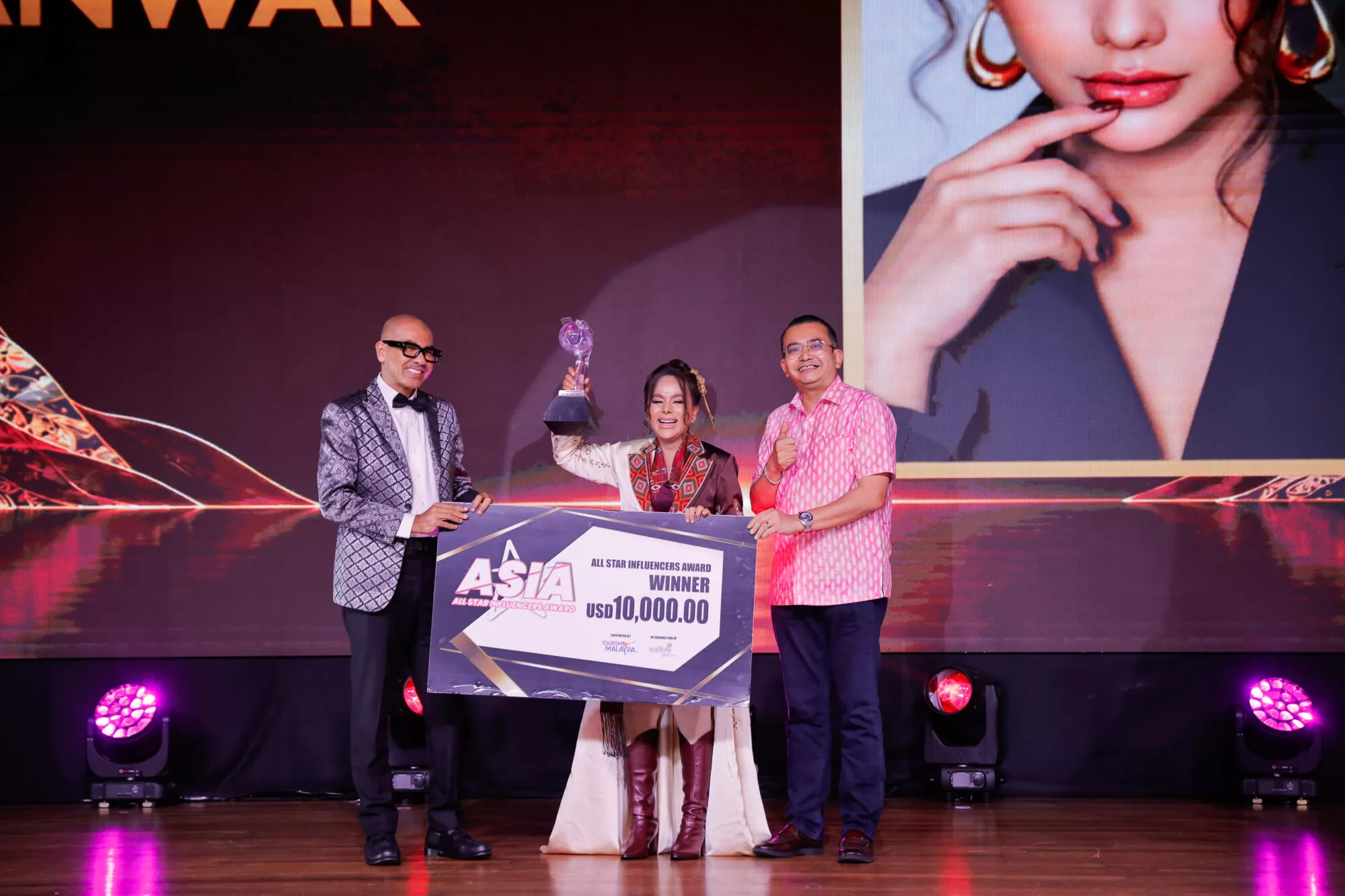 Dinda Anwar Menangi All Stars Influencers Award (ASIA) 2026, Ketepikan 109 Pempengaruh Dari 20 Negara 3 Dinda Anwar Menangi All Stars Influencers Award (ASIA) 2026, Ketepikan 109 Pempengaruh Dari 20 Negara