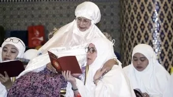 “Saya Memanggil Beliau Mummy, Beliau Memanggil Saya Sayang” –Tunku Azizah Kenang Siti Hasmah