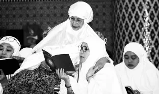 “Saya Memanggil Beliau Mummy, Beliau Memanggil Saya Sayang” –Tunku Azizah Kenang Siti Hasmah