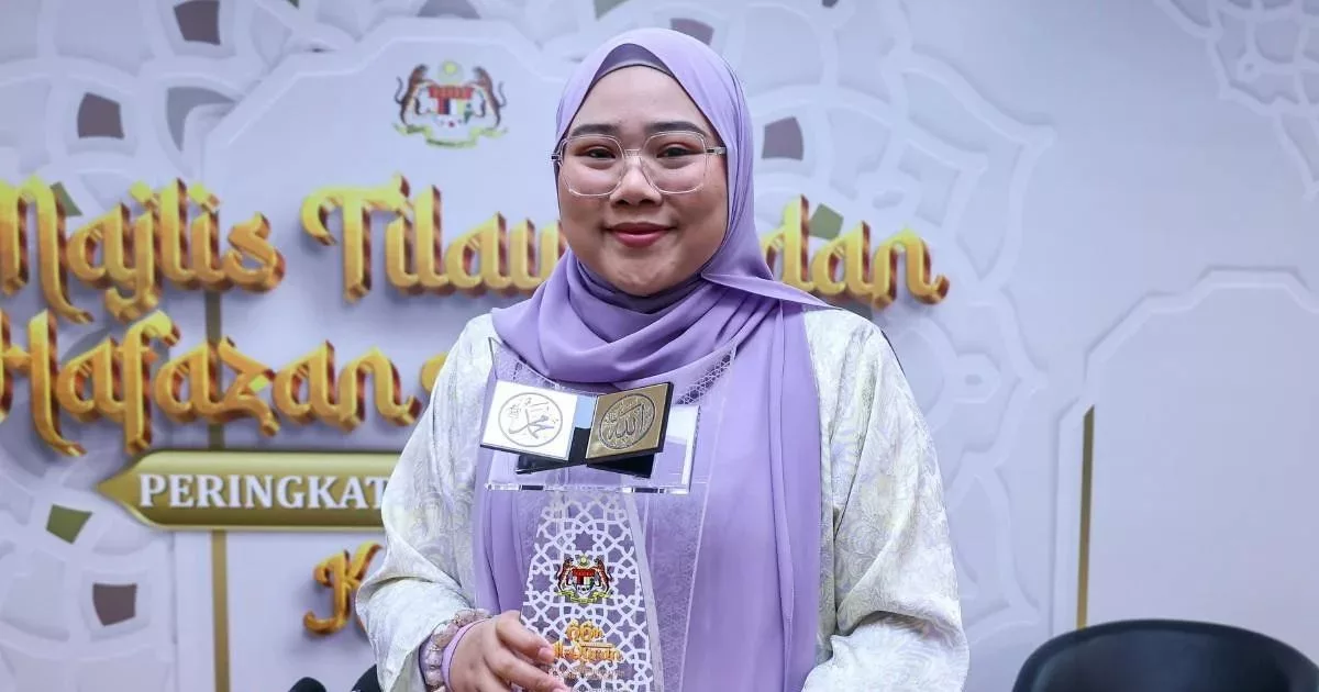 Berkat Bimbingan Bapa Sejak Kecil, Nur Syakura Kini Genggam Gelaran Johan Qariah Antarabangsa 3 Berkat Bimbingan Bapa Sejak Kecil, Nur Syakura Kini Genggam Gelaran Johan Qariah Antarabangsa