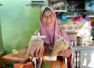 26 Tahun Kekal Jual Air Serendah 30 Sen, Mak Pah Pilih Bersedekah Daripada Naikkan Harga