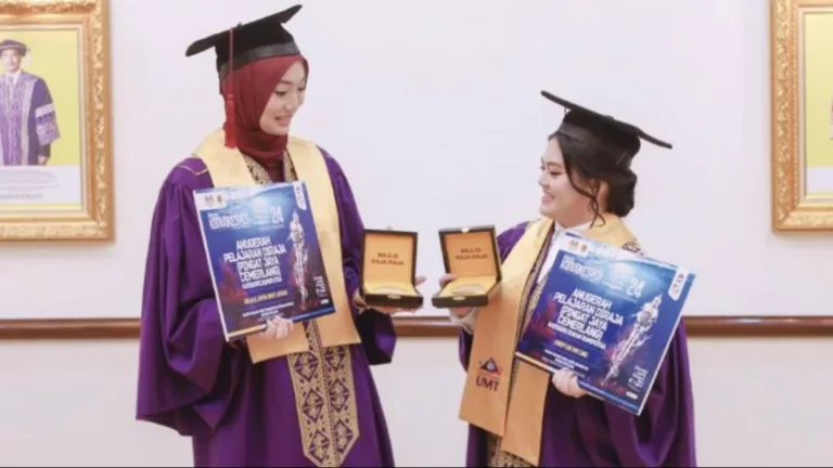 #GirlPower Cemerlang Akademik & Aktif Kokurikulum, Dua Graduan UMT Raih Anugerah Pelajaran Diraja. Tahniah!