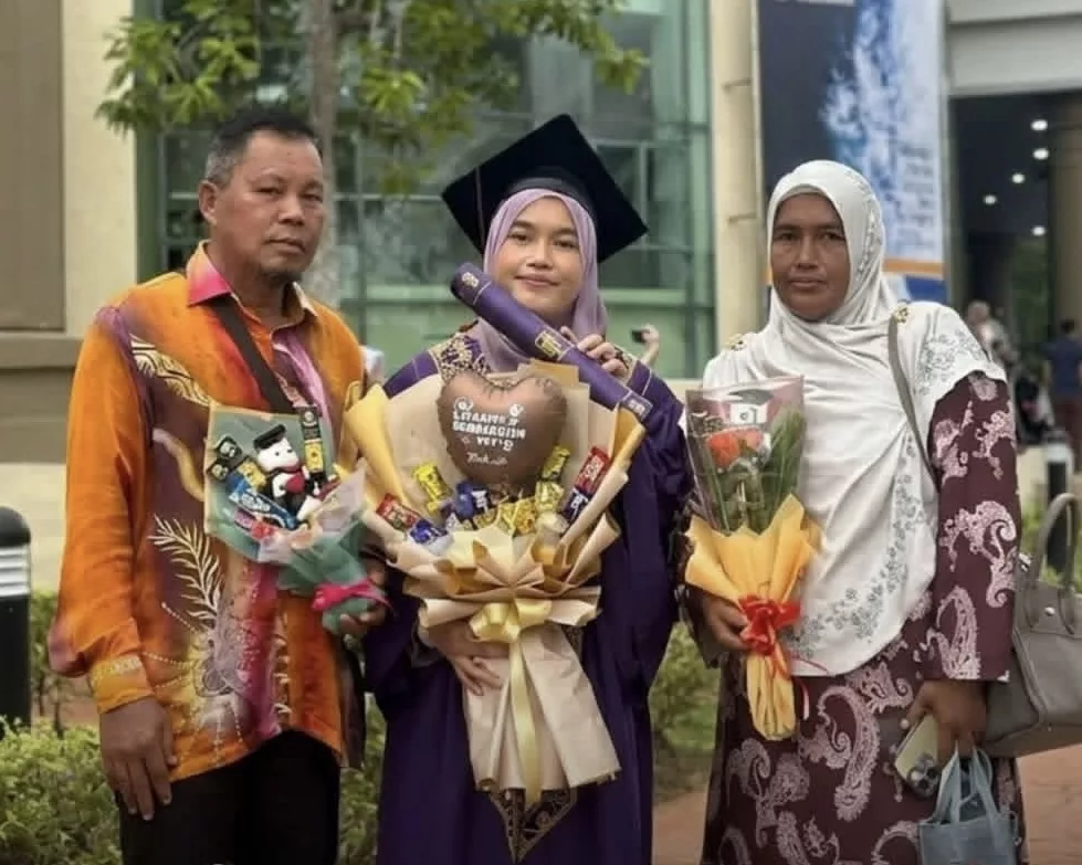Cekal Lawan Leukemia, Norhafiza Genggam Ijazah PNGK 3.57 Demi Balas Pengorbanan Ibu Bapa