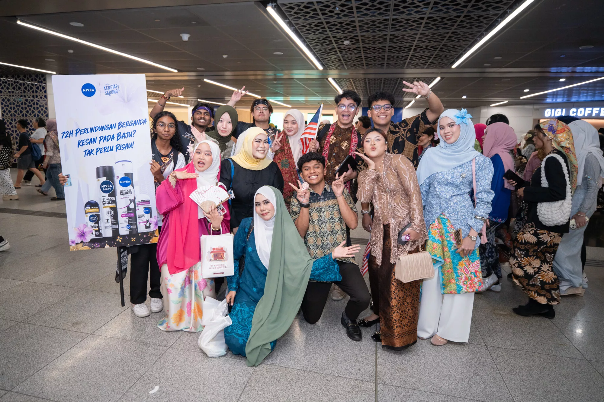 Aisha Retno & Insomniacks Lebih Yakin dengan NIVEA Black & White Deodorant Baharu dan Haruman Eksklusif!
