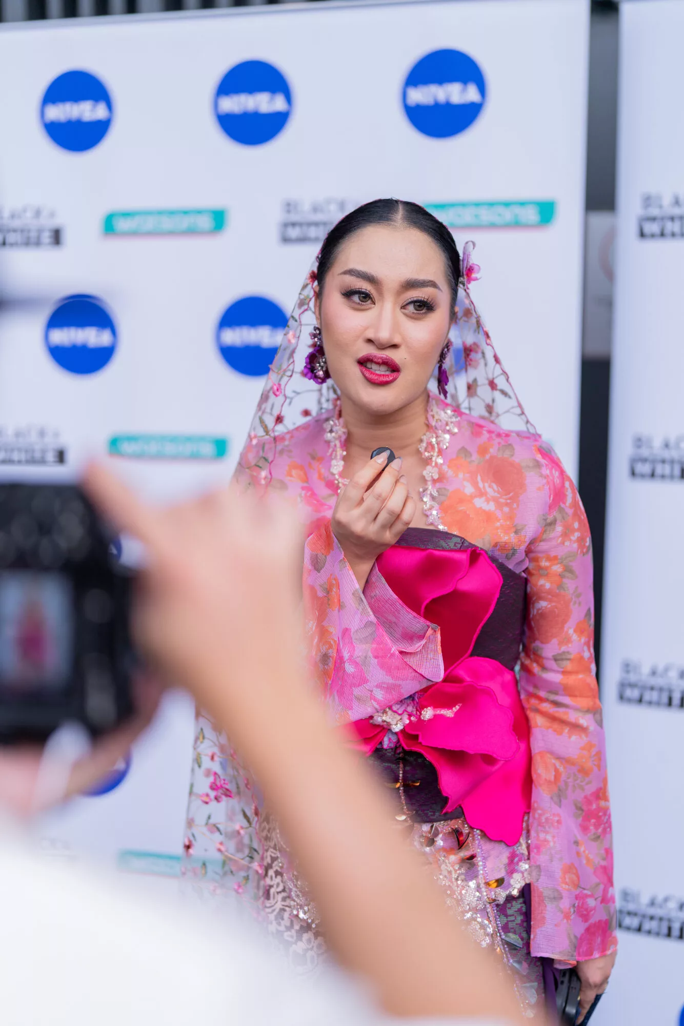 Aisha Retno & Insomniacks Lebih Yakin dengan NIVEA Black & White Deodorant Baharu dan Haruman Eksklusif!