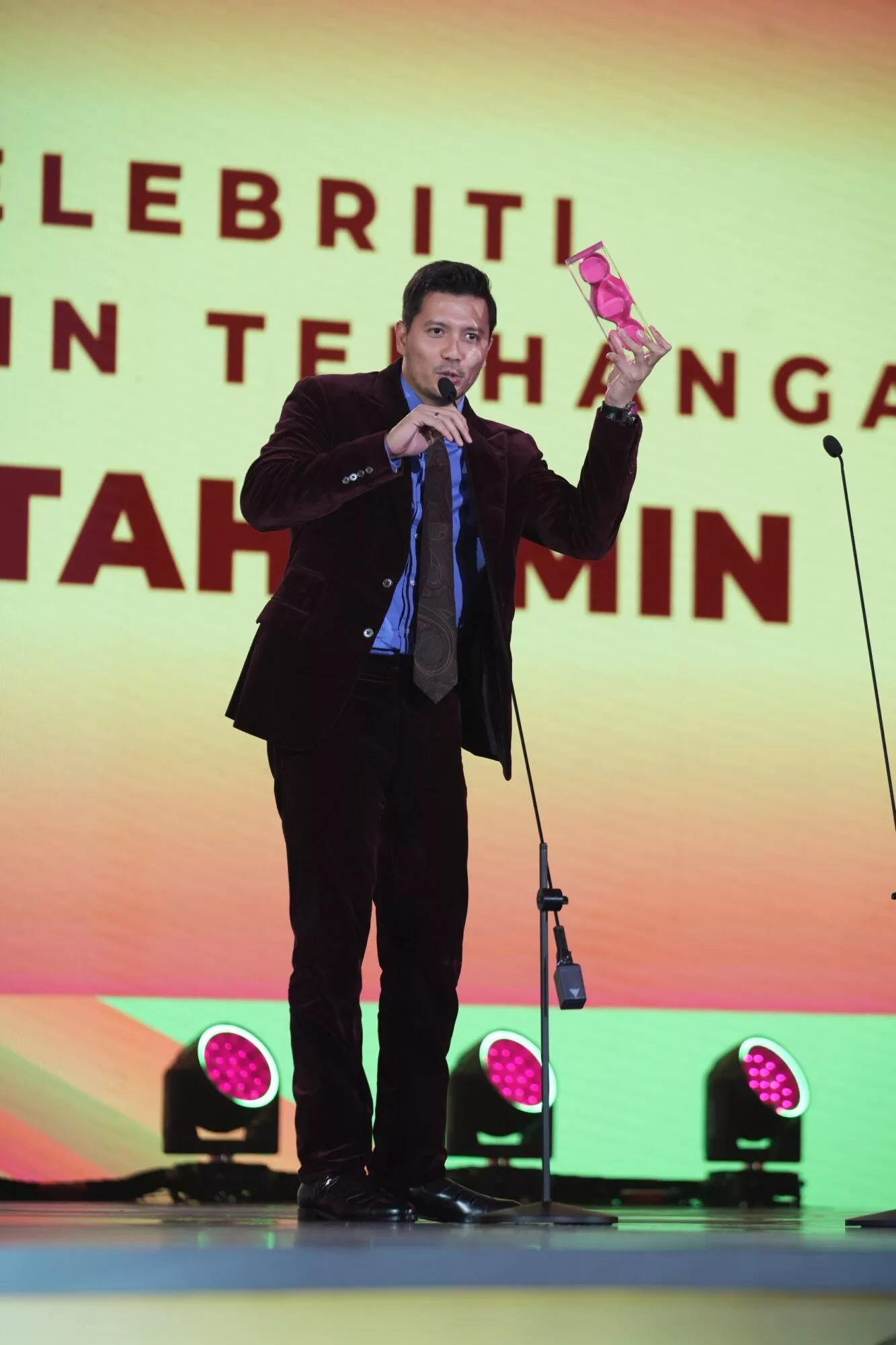 Menang Dua Trofi Sekaligus! Anna Jobling Rangkul Anugerah Utama & Selebriti Feminin Terhangat AMT 2026 3 Menang Dua Trofi Sekaligus! Anna Jobling Rangkul Anugerah Utama & Selebriti Feminin Terhangat AMT 2026
