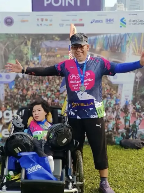 Genap 18 Tahun, Dihan Anak Istimewa Berjaya Tamatkan Half Marathon Bersama Ayah Di KLSCM 2026 2 Genap 18 Tahun, Dihan Anak Istimewa Berjaya Tamatkan Half Marathon Bersama Ayah Di KLSCM 2026