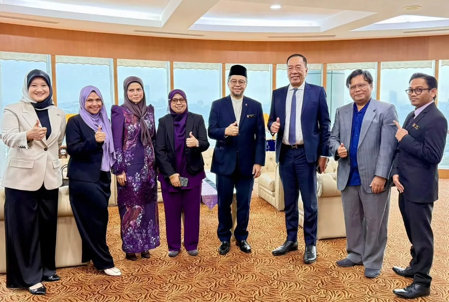 Dato' Ramli MS Dilantik Profesor Adjung UiTM, "Belum Terlewat Untuk Saya Kongsikan Realiti Sebenar" 4 Dato' Ramli MS Dilantik Profesor Adjung UiTM, "Belum Terlewat Untuk Saya Kongsikan Realiti Sebenar"