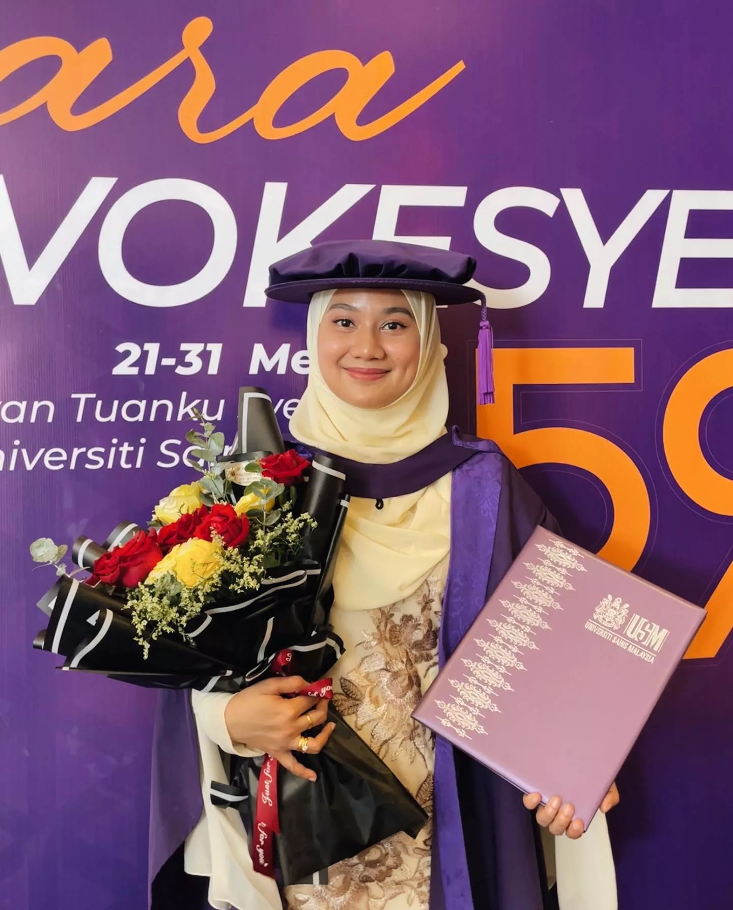 Anak Zulkifli Ismail Raih Anugerah Kecemerlangan NUS, Dr Zulfati Izazi Bangga Perkenal Bahasa Melayu Di Singapura