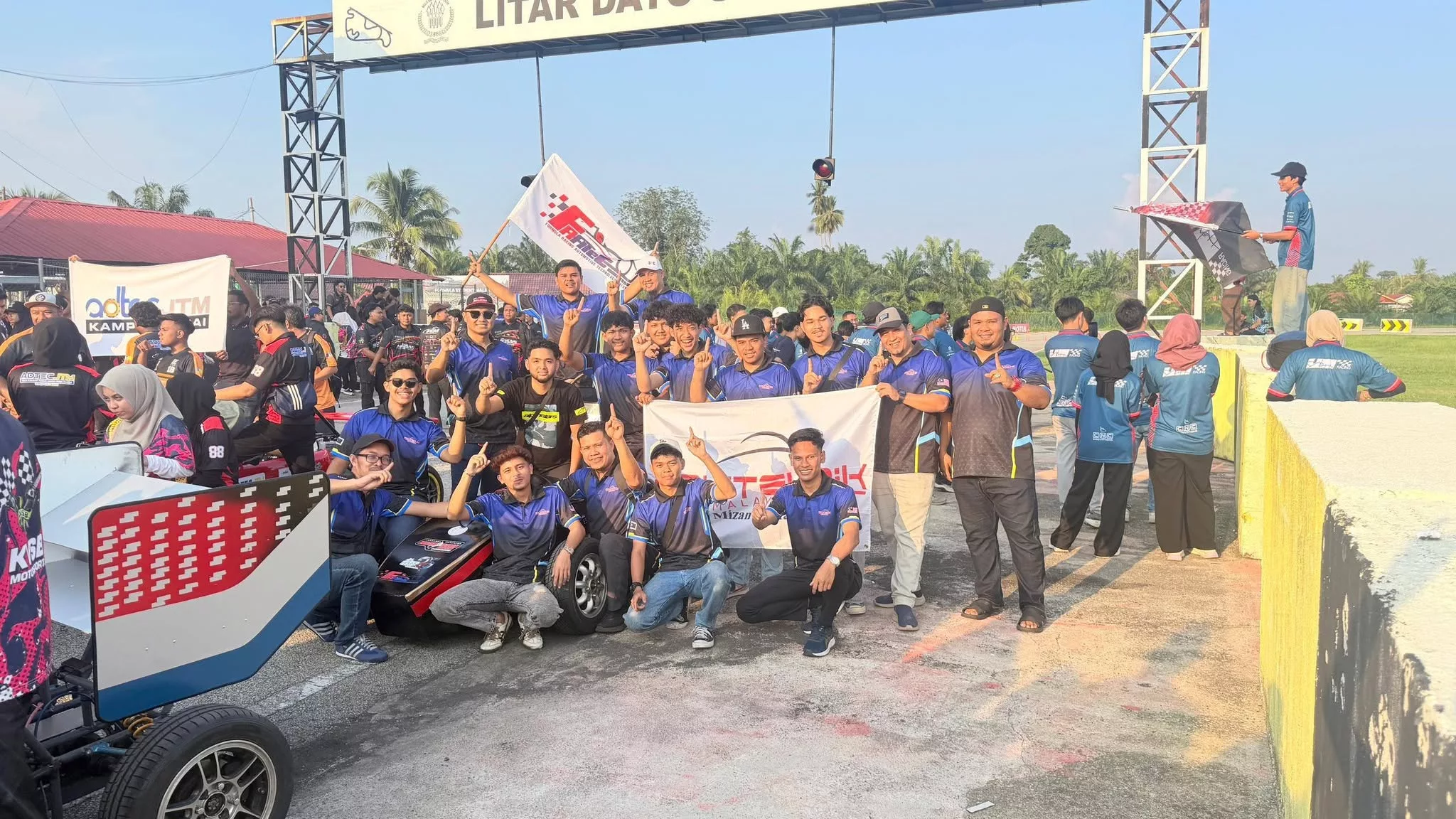 Bukan Biasa-Biasa! Kereta Lumba Hasil Ciptaan Pelajar Politeknik Dungun Raih Juara Formula Student Malaysia 2026 2 Bukan Biasa-Biasa! Kereta Lumba Hasil Ciptaan Pelajar Politeknik Dungun Raih Juara Formula Student Malaysia 2026