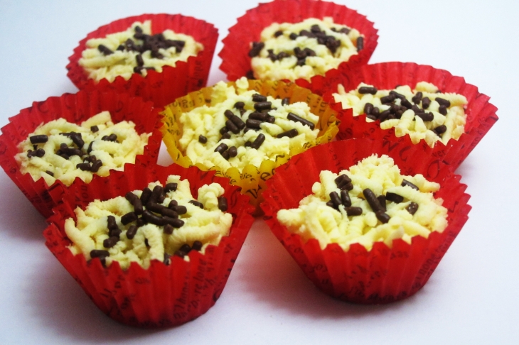 17 Jenis Kuih Popular Yang Confirm Laku Time Hari Raya 