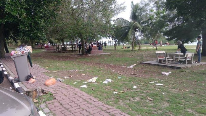 Keadaan sampah-sarap yang dibuang sewenang-wenangnya nampaknya masih terjadi di PD selepas musim PKP